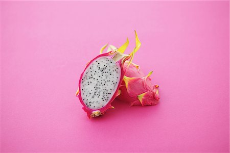 sección transversal - Dragon Fruit, Cross Section Foto de stock - Con derechos protegidos, Código: 859-03983167