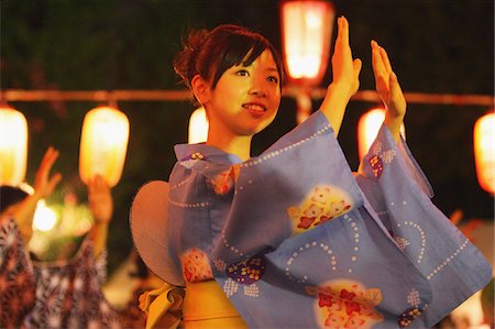 Japanese Woman Performing Bon Dance In Festival, Matsuri Foto de stock - Con derechos protegidos, Código: 859-03983250