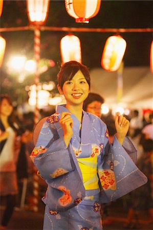 Japanese Woman Performing Bon Dance In Festival, Matsuri Foto de stock - Con derechos protegidos, Código: 859-03983251