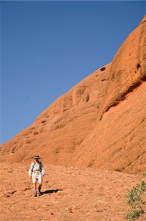 Mann Wandern am Olgas, Kata Tjuta, Northern Territory, Australien Stockbilder - Lizenzpflichtiges, Bildnummer: 851-02958713