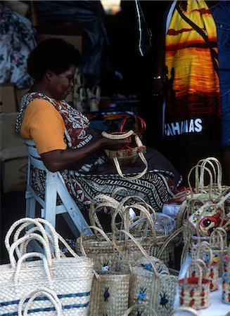 Lady machen Stroh Korb, Nassau, New Providence, Bahamas. Stockbilder - Lizenzpflichtiges, Bildnummer: 851-02958770