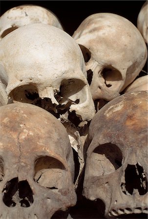 panic - Close up of skulls of Khmer Rouge victims,Killing Fields in Choeng Ek,Cambodia Foto de stock - Con derechos protegidos, Código: 851-02958996