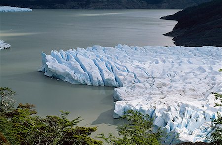 simsearch:851-02958629,k - Glacier Grey répandre hors de Hielo Sur, Torres del Paine National Park, près de Puerto Natales Patagonie, au Chili Photographie de stock - Rights-Managed, Code: 851-02959049