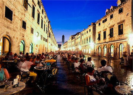 Gens dans les cafés au crépuscule sur le Stradun, Dubrovnik, Croatie Photographie de stock - Rights-Managed, Code: 851-02959283