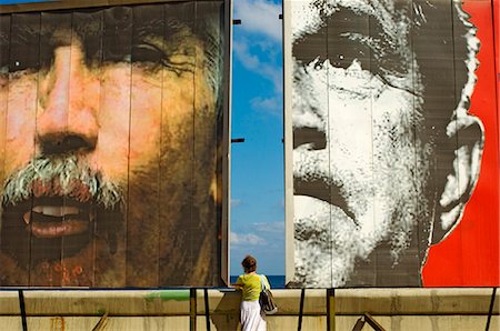 fang - Un panneau d'affichage face à la Section d'intérêts, montrant George W Bush comme l'Assassin, la Havane, Cuba Photographie de stock - Rights-Managed, Code: 851-02959368