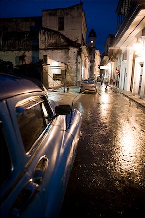simsearch:851-02959692,k - Cars parked in street at night,Havana,Cuba Foto de stock - Con derechos protegidos, Código: 851-02959393