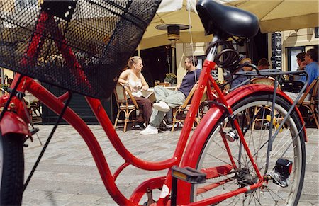simsearch:851-02959692,k - Red bicycle outside café,Copenhagen,Denmark Foto de stock - Con derechos protegidos, Código: 851-02959466