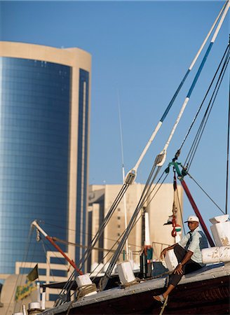 simsearch:851-02959668,k - Man sitting on the bow of his dhow,The Creek,Dubai,UAE Foto de stock - Con derechos protegidos, Código: 851-02959500