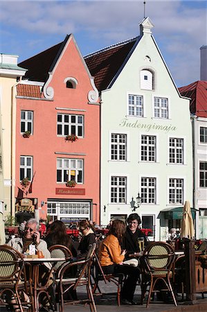 piazza del municipio - Medieval merchant houses,Town Hall Square,Raekoja Plats,Tallinn,Estonia Fotografie stock - Rights-Managed, Codice: 851-02959525