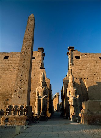 Obélisque et colosses de Ramses 2, Temple de Luxor, Luxor, Égypte Photographie de stock - Rights-Managed, Code: 851-02959584