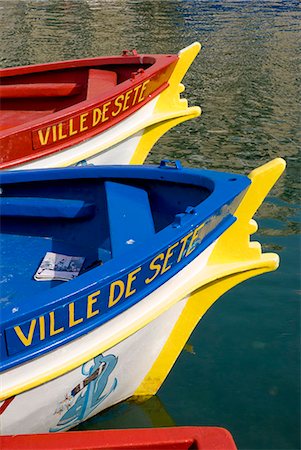 Bateaux flottant dans l'eau, Sete, Hérault, Languedoc-Roussillon, France Photographie de stock - Rights-Managed, Code: 851-02959693