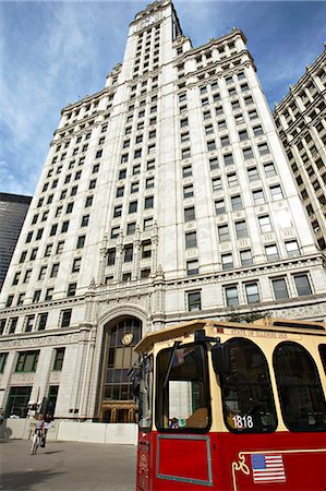 Wrigley Building and red trolley,Chicago,Illinois,USA Foto de stock - Con derechos protegidos, Código: 851-02964132