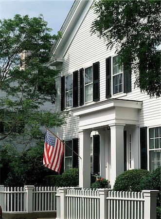 Traditional white house,American flag,Martha's Vineyard,Massachusetts,USA Foto de stock - Con derechos protegidos, Código: 851-02964209