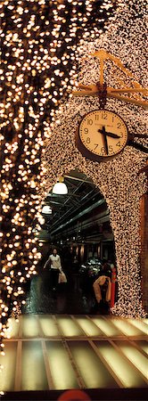 Christmas lights inside Chelsea market,9th avenue,shopper walking through archway,New York City,USA Stock Photo - Rights-Managed, Code: 851-02964272