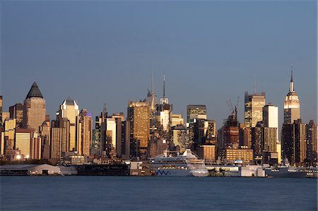 simsearch:851-02963020,k - Manhattan skyline viewed from Weehawken,Manhattan,New York City,New York State,USA Stock Photo - Rights-Managed, Code: 851-02964344