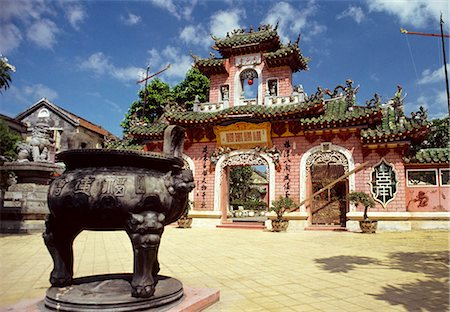 simsearch:851-02964430,k - CHINESE PAGODA & MEETING HALL IN HOI AN    VIETNAM Stock Photo - Rights-Managed, Code: 851-02964417