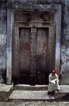 simsearch:851-02963342,k - Heavy wooden traditional doors,Zanzibar Island,Tanzania Foto de stock - Con derechos protegidos, Código: 851-02964468