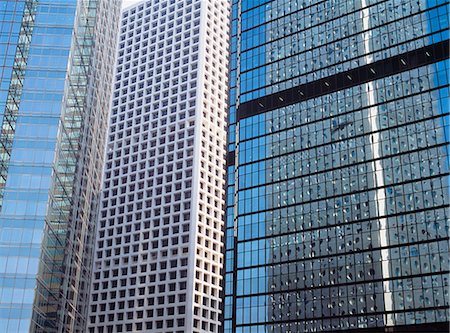 simsearch:851-02958829,k - Réflexions d'immeubles de bureaux dans d'autres blocs, Hong Kong, Chine Photographie de stock - Rights-Managed, Code: 851-02960123