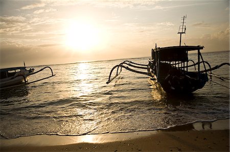 Silhouette de bateaux au coucher du soleil, Sanur, Bali, Indonésie Photographie de stock - Rights-Managed, Code: 851-02960224