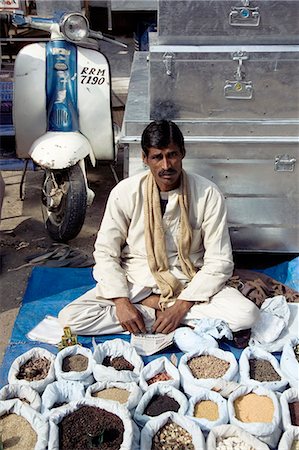 Homme qui vend des épices dans la rue, Jaipur, Inde Photographie de stock - Rights-Managed, Code: 851-02960446