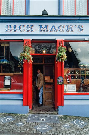 simsearch:851-02960612,k - Dick Mack's Pub,Dingle,Ireland Fotografie stock - Rights-Managed, Codice: 851-02960610