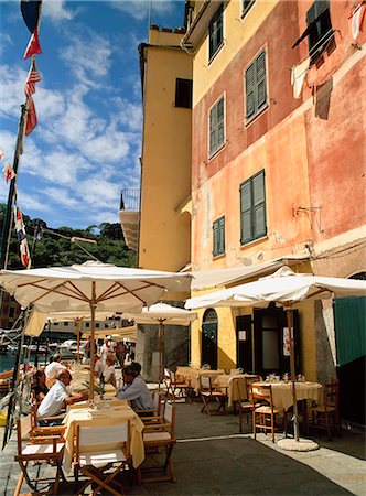 simsearch:851-02960874,k - Café du front de mer dans le port de Portofino, Ligurie, Italie Photographie de stock - Rights-Managed, Code: 851-02960696