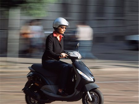 simsearch:851-02960721,k - Woman going to work on scooter,Milan,Italy Fotografie stock - Rights-Managed, Codice: 851-02960727