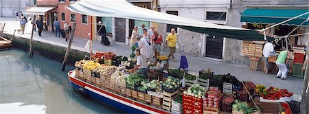 simsearch:851-02960908,k - Grocery barge moored on canal,Venice,Italy. Foto de stock - Con derechos protegidos, Código: 851-02960893