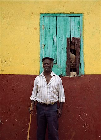 Vieil homme à l'extérieur de sa maison, Ocho Rios, Jamaïque. Photographie de stock - Rights-Managed, Code: 851-02960968
