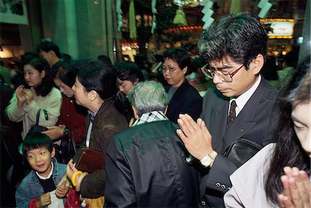 simsearch:851-02960986,k - A business man prays at Ebisku Shrine,Hiroshima,Japan Stock Photo - Rights-Managed, Code: 851-02960996