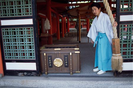 simsearch:851-02961173,k - Temple keeper at a shinto shrine,Kyoto,Japan Stock Photo - Rights-Managed, Code: 851-02961029