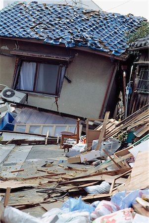 desastre natural - Damage to buildings after earthquake,Kobe,Japan Foto de stock - Con derechos protegidos, Código: 851-02961034