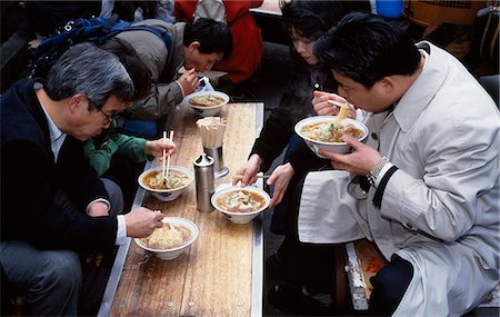 simsearch:851-02961173,k - Eating bowls of noodles on the street,Tokyo,Japan Stock Photo - Rights-Managed, Code: 851-02961206