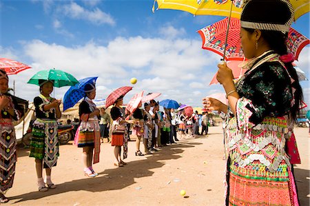 simsearch:851-02961196,k - Hmong girls in traditional costume throwing tennis balls at a courting ceremony at the New Year festival,Phonsavan,Laos Fotografie stock - Rights-Managed, Codice: 851-02961348