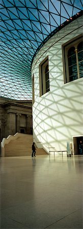 Silhouette de l'homme en passant la salle de lecture dans la grande cour du British Museum, Londres, Angleterre Photographie de stock - Rights-Managed, Code: 851-02961477