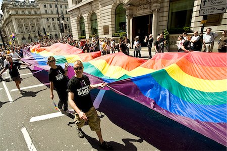 Drapeau fierté gay au cours de la London Pride, Londres, Angleterre Photographie de stock - Rights-Managed, Code: 851-02961521