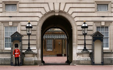 Soldat garde à Buckingham Palace, Londres, Angleterre. Photographie de stock - Rights-Managed, Code: 851-02961533