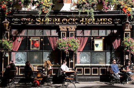People sitting outside The Sherlock Holmes Pub,London,England,UK Foto de stock - Con derechos protegidos, Código: 851-02961598