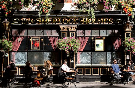 Gens assis en dehors le Sherlock Holmes Pub, Londres, Angleterre, Royaume-Uni Photographie de stock - Rights-Managed, Code: 851-02961598