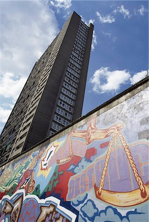 simsearch:851-02963794,k - Trellick tower and grafiti,London,England,UK Foto de stock - Con derechos protegidos, Código: 851-02961656