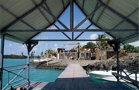 simsearch:851-02963125,k - Un hangar à Paradise Cove Resort, Ile Maurice Photographie de stock - Rights-Managed, Code: 851-02961732