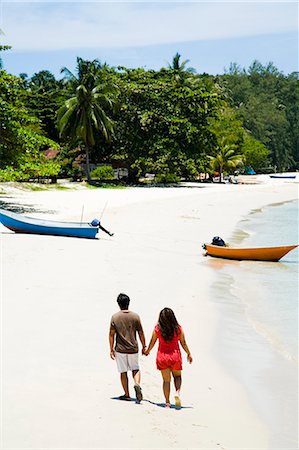 Couple marchant main dans la main le long de la plage, Kapas island, Terengganu, Malaisie Photographie de stock - Rights-Managed, Code: 851-02961752