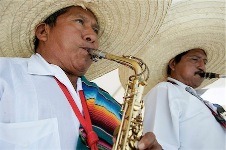 saxofón - Men in sombreros performing at holiday resort in Mayan Riviera,Yucatan Peninsula,Quintana Roo State,Mexico Foto de stock - Con derechos protegidos, Código: 851-02961913