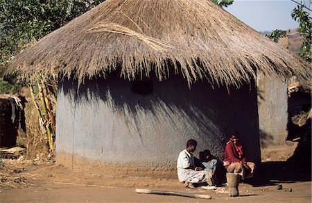 WOMEN OUTSIDE TRADITIONAL HUT,MALAWI Stock Photo - Rights-Managed, Code: 851-02961996