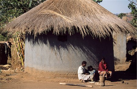 simsearch:851-02962090,k - WOMEN OUTSIDE TRADITIONAL HUT,MALAWI Foto de stock - Con derechos protegidos, Código: 851-02961996