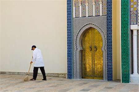 simsearch:851-02962069,k - Street sweeper outside Royal Palace,Fez,Morocco Stock Photo - Rights-Managed, Code: 851-02962069