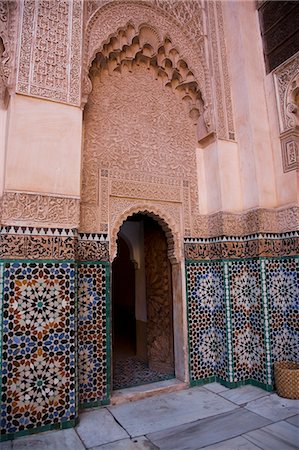 simsearch:851-02962240,k - Plâtre orné et les carreaux de la Medersa Ben Youseff, Marrakech, Maroc Photographie de stock - Rights-Managed, Code: 851-02962177