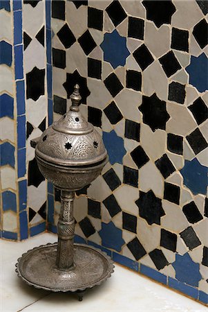 simsearch:851-02962240,k - Encens brûleur et mur de mosaïque, Marrakech (Marrakech), Maroc Photographie de stock - Rights-Managed, Code: 851-02962220