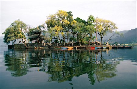 Île dans le lac Phewa, Pohara, Népal Photographie de stock - Rights-Managed, Code: 851-02962346