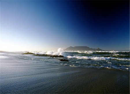 Surplombant à Cape Town et de la montagne de la Table à l'aube, vu de la plage Blouberg, Afrique du Sud. Photographie de stock - Rights-Managed, Code: 851-02962555